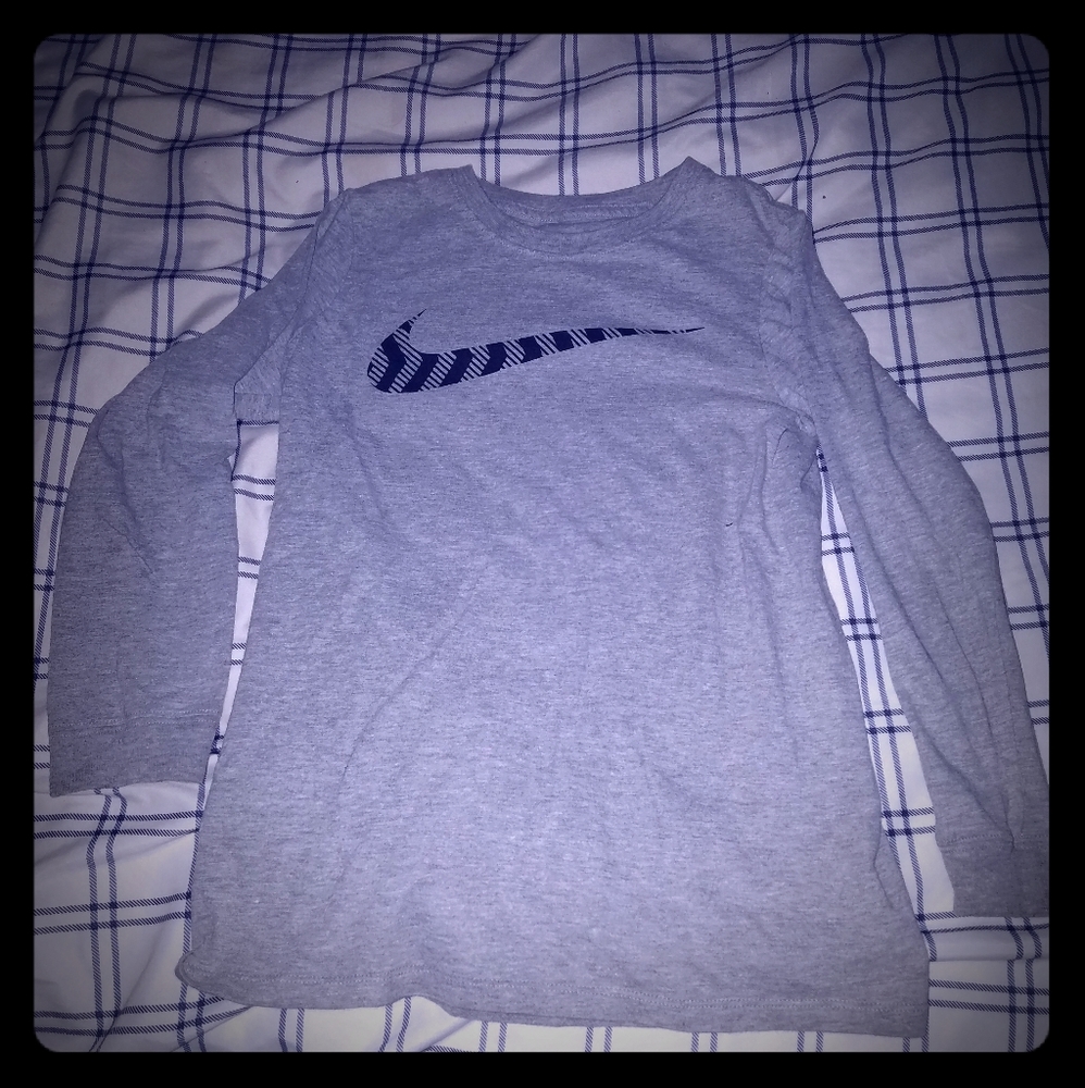 Boys Nike long sleeve tee size 8